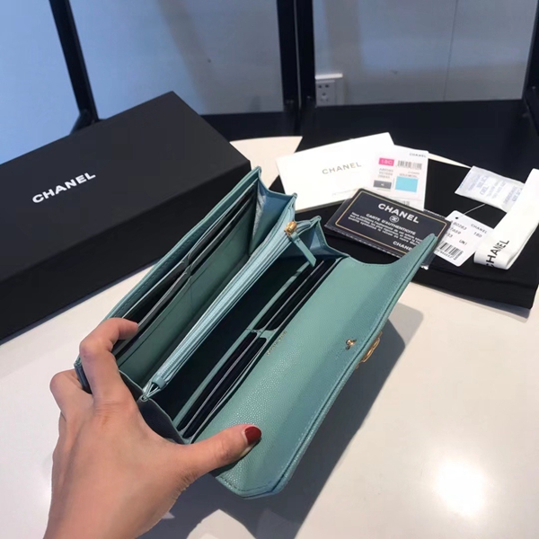 シャネル財布着用イメージ